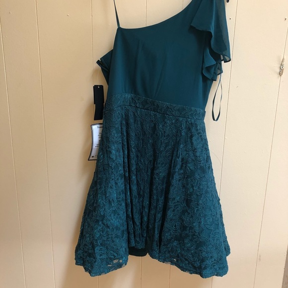 Formal Dress - Picture 2 of 3